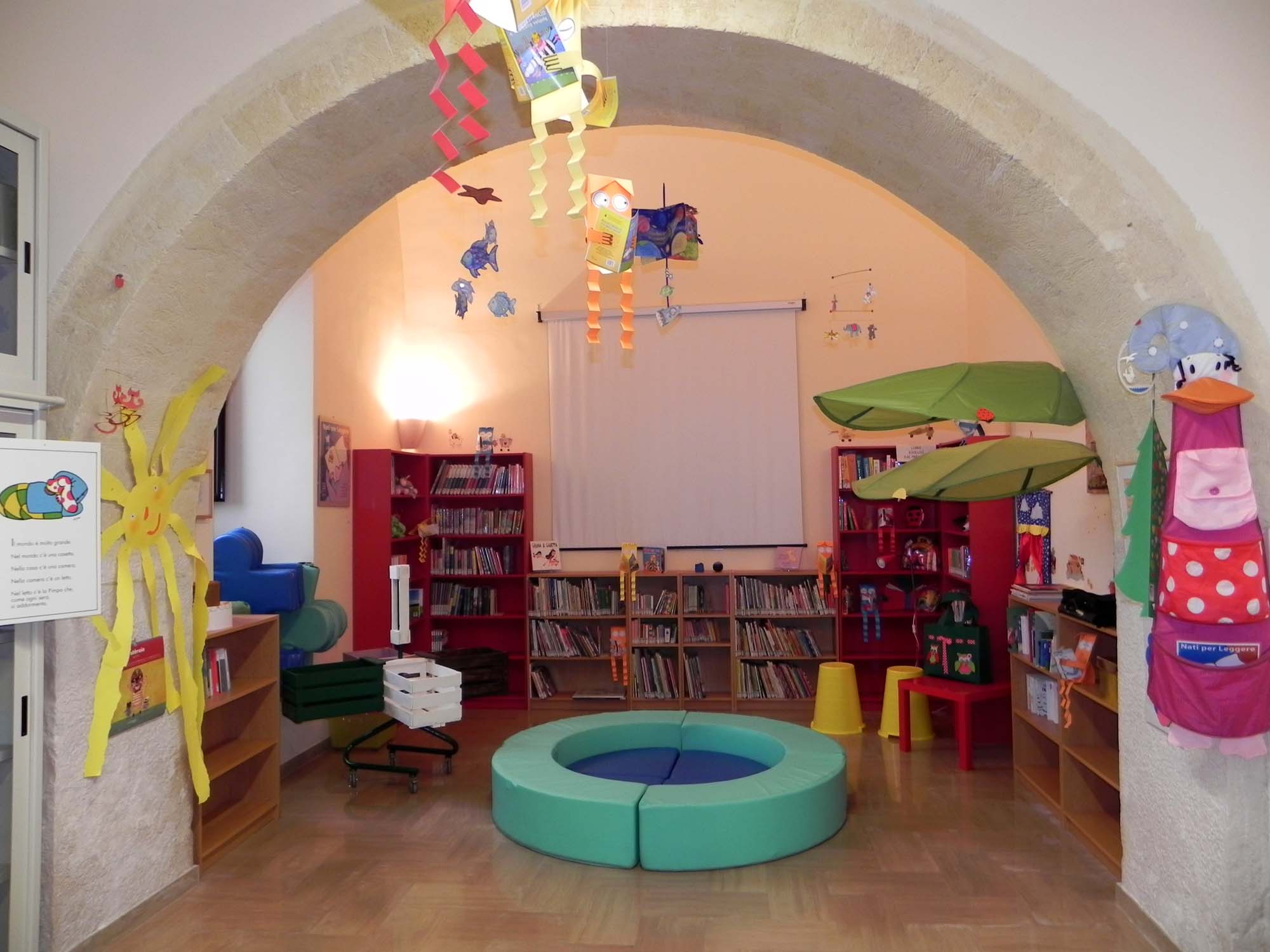 Biblioteca diocesana "S. Tommaso D'Aquino" sala di lettura: zona bimbi