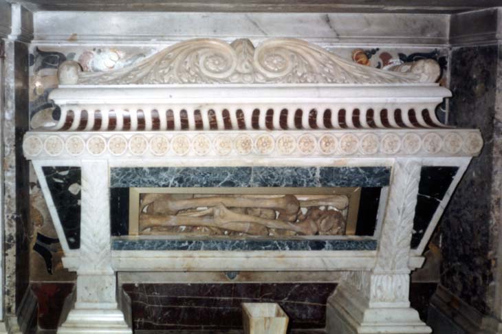 attuale arca delle ossa di San Riccardo, in Cattedrale