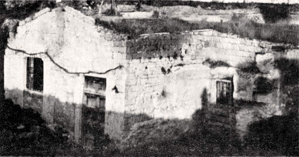 la chiesa rupestre di Santa Croce di Andria prima dei restauri della 2^ met del Novecento