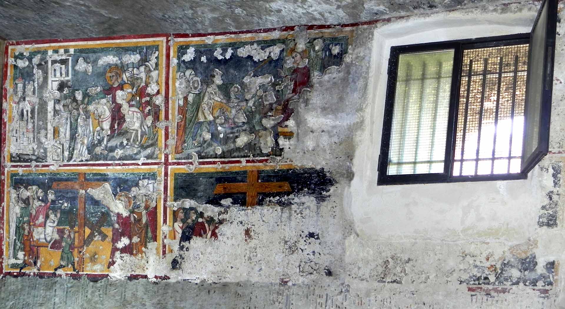i sei riquadri dell'invenzione della croce e la finestra deturpante