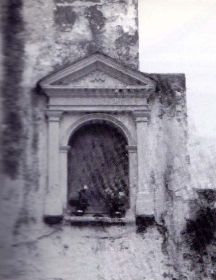 L'edicola del racconto nel 1993, sita in Via Valletta