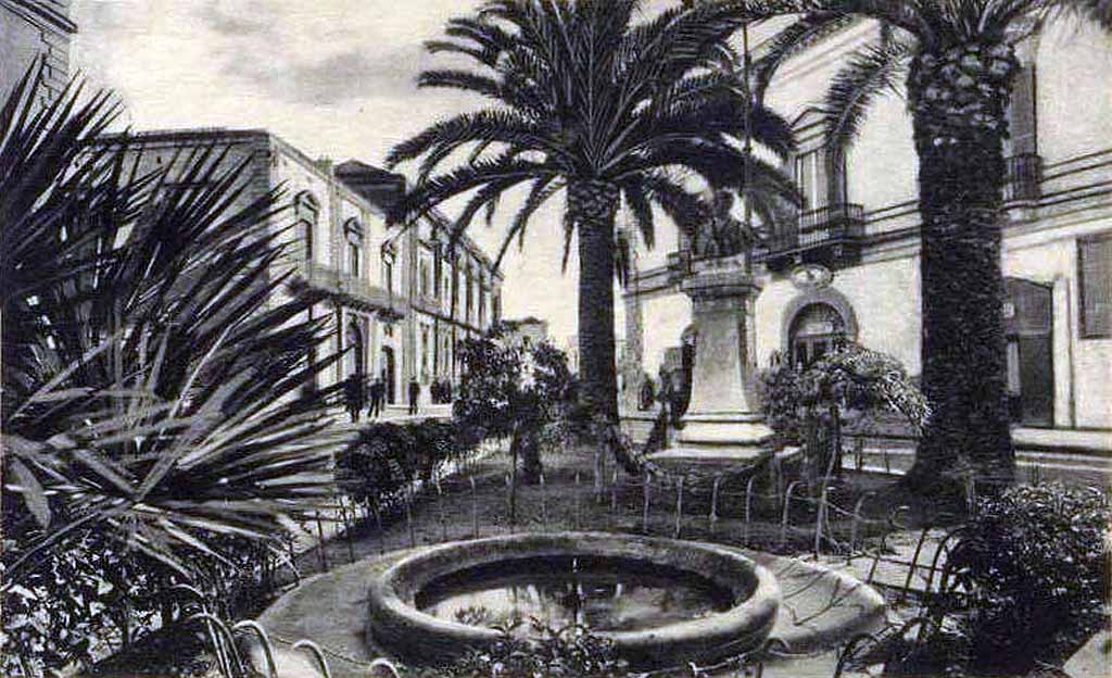Piazza Imbriani, gi Carafa, e prima Largo della Spina