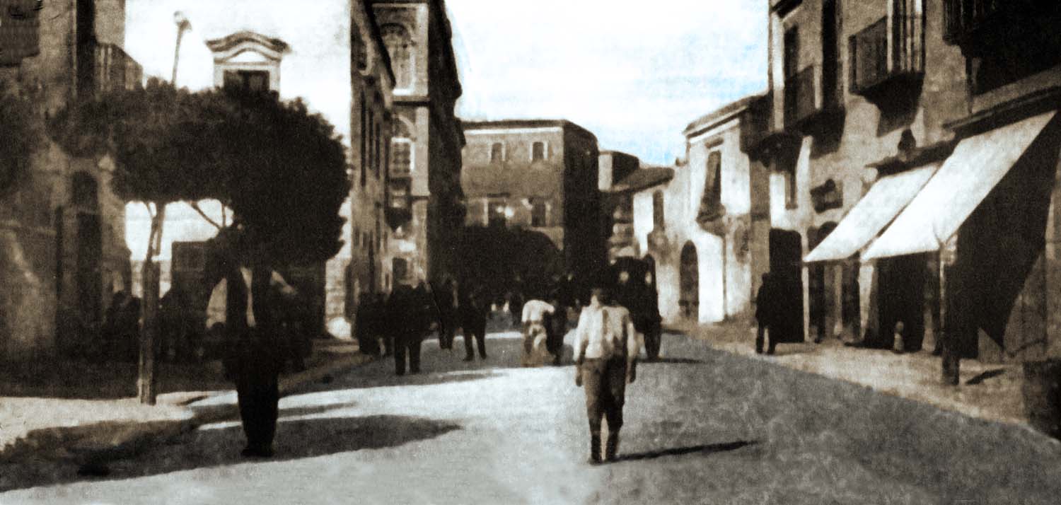 Via Porta del Castello ai primi del Novecento