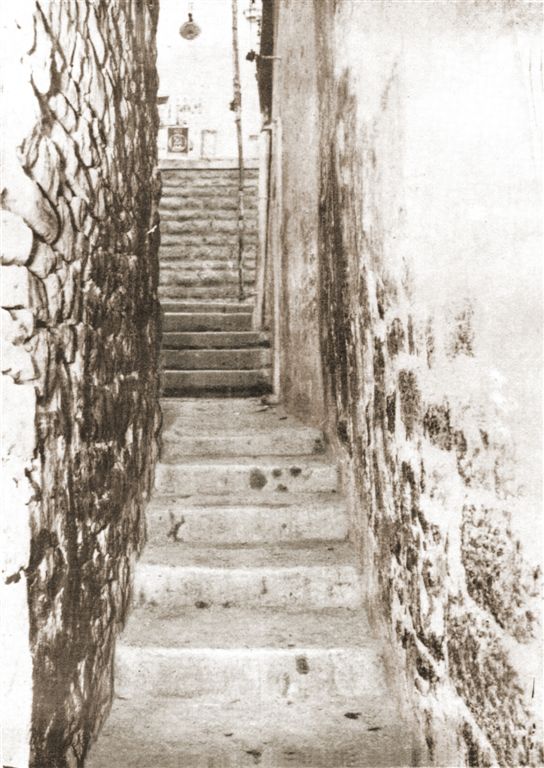 Grotte Sant'Andrea: accesso al 2 vicolo (la foto originale  dello studio Malgherini Attimonelli)
