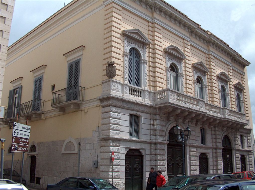 palazzo Ceci Pietro in via Pisani angolo via Duca d'Aosta