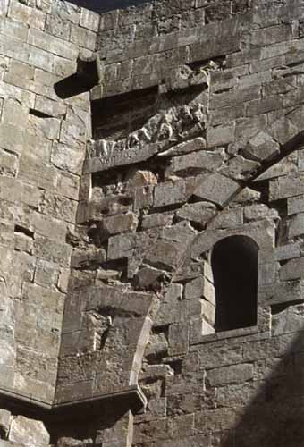 foto R. Rotolo: lato Nord-Est del piano superiore della corte