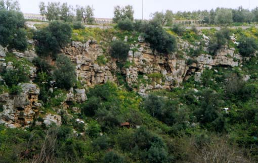 grotte sulla patete di Nord-Est